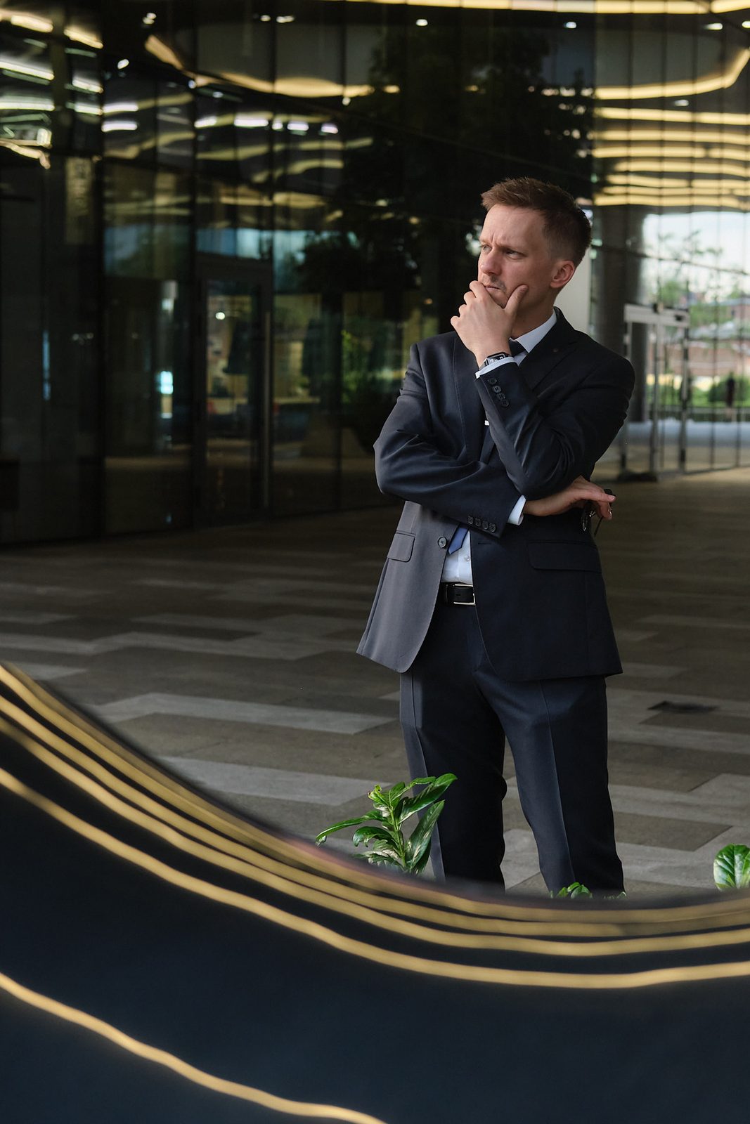 Portret biznesowy lidera w nowoczesnym otoczeniu – sesja wizerunkowa Katowice i Śląsk, Andrzej Hanzlik