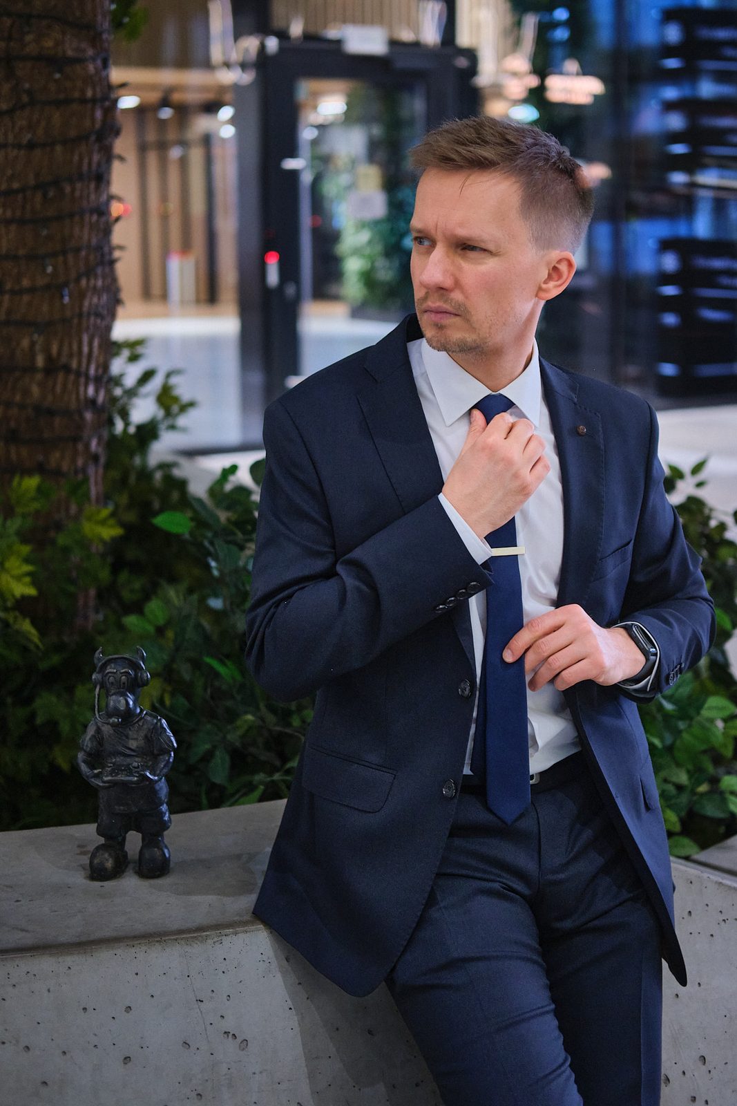 Premium business headshot mężczyzny w garniturze – portret korporacyjny Katowice, fotograf Andrzej Hanzlik