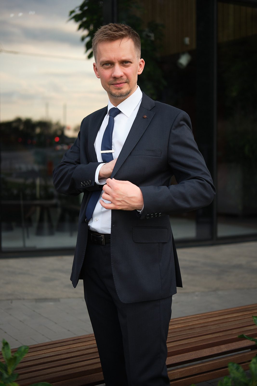 Zdjęcie na LinkedIn – portret menedżera w stylu korporacyjnym, Katowice / Śląsk, fotograf Andrzej Hanzlik