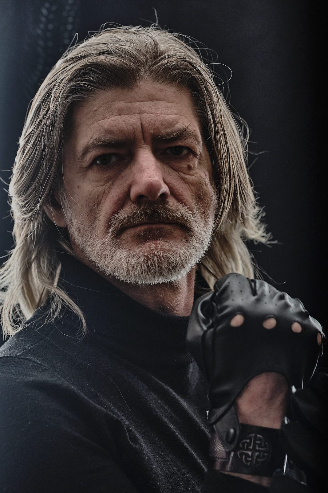 Portret studyjny low-key w studio – Katowice, Andrzej Hanzlik